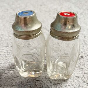 Airko Free Flow Clear Glass Salt & Pepper Shakers Chrome Lid 1930s Vintage